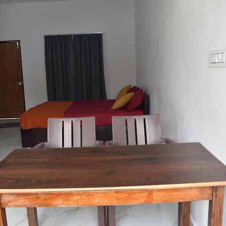 Gundappa Cafe Gokarna Kudle Beach Bagian luar foto