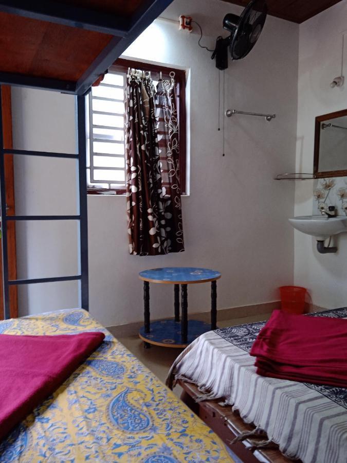 Gundappa Cafe Gokarna Kudle Beach Bagian luar foto