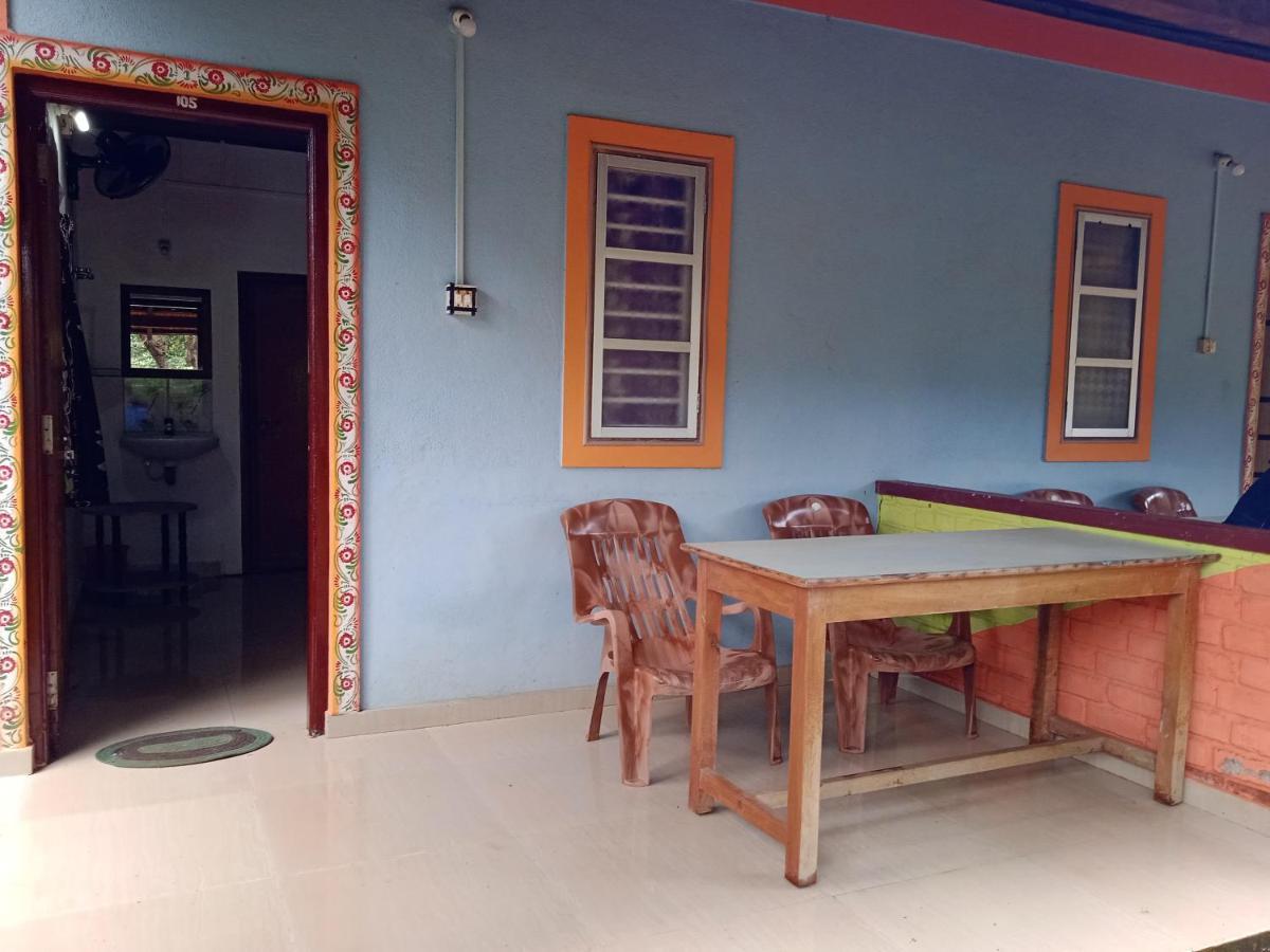 Gundappa Cafe Gokarna Kudle Beach Bagian luar foto