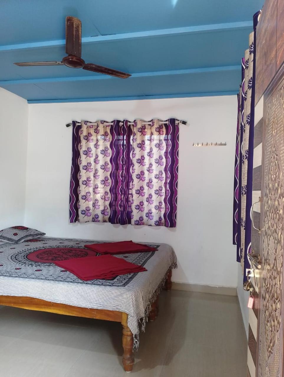 Gundappa Cafe Gokarna Kudle Beach Bagian luar foto