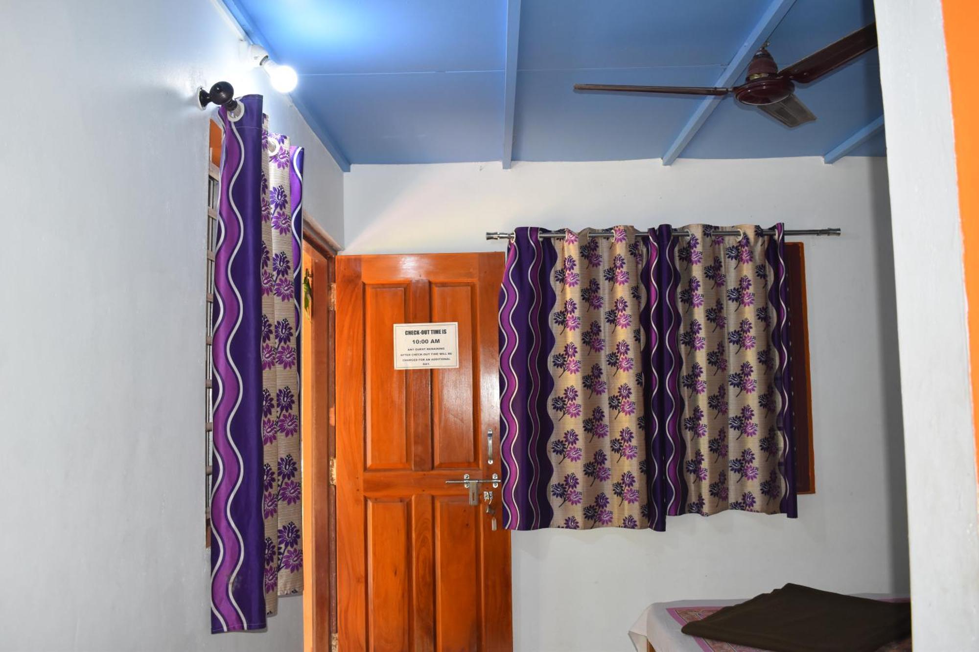 Gundappa Cafe Gokarna Kudle Beach Bagian luar foto
